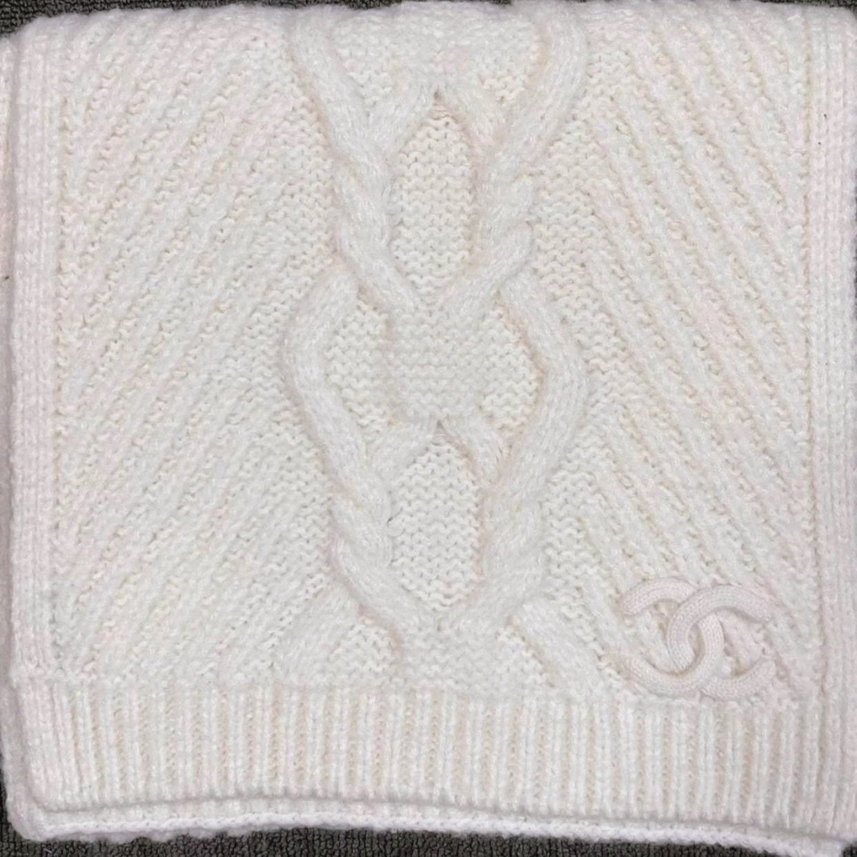 CHANEL KNIT SCARF 200 CM IN WHITE CASHMERE 392882