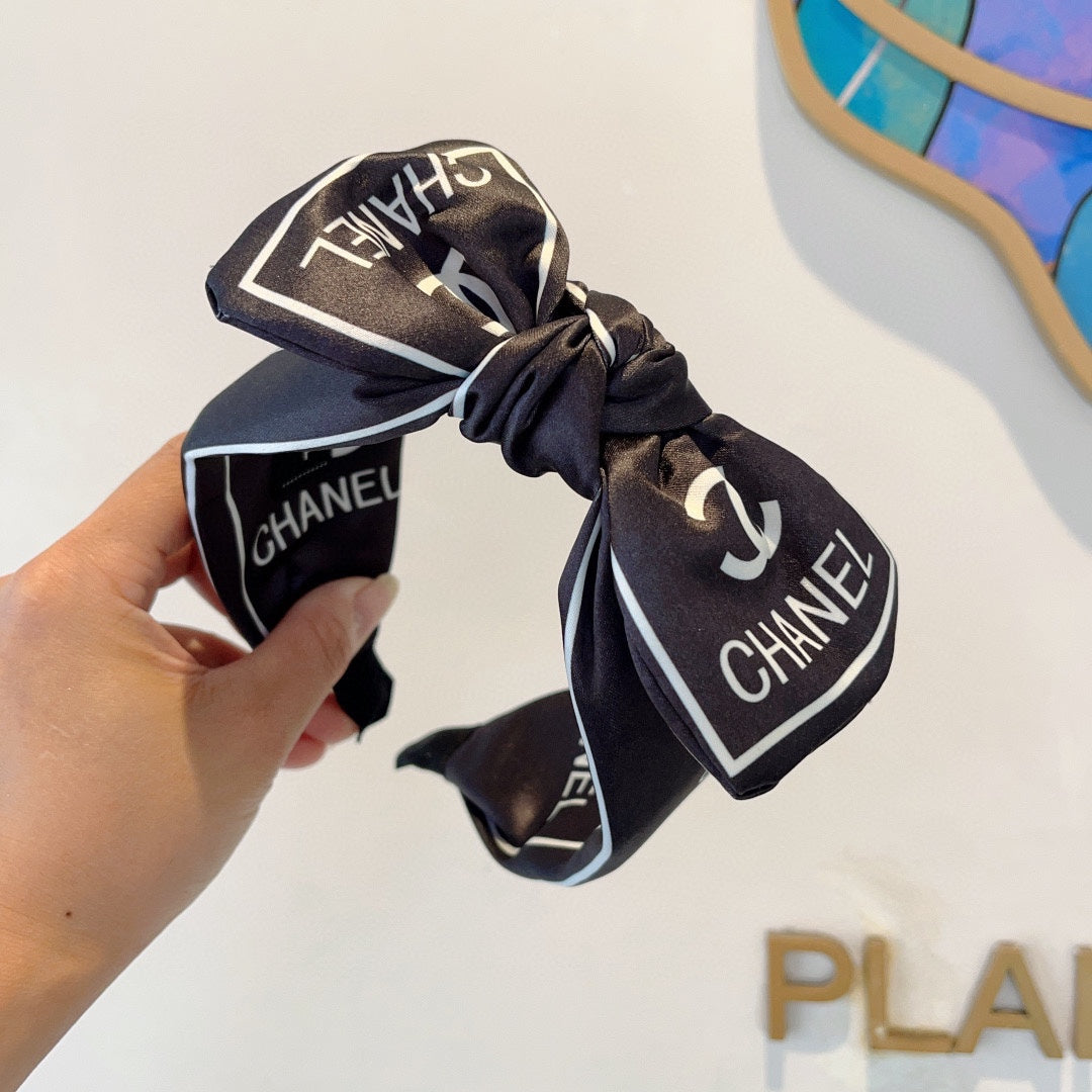 CHANEL BLACK MIX WHITE SILK HAIRBAND 358257