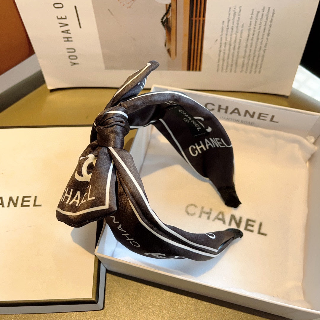 CHANEL BLACK MIX WHITE SILK HAIRBAND 358257