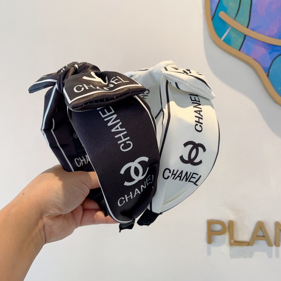 CHANEL BLACK MIX WHITE SILK HAIRBAND 358257
