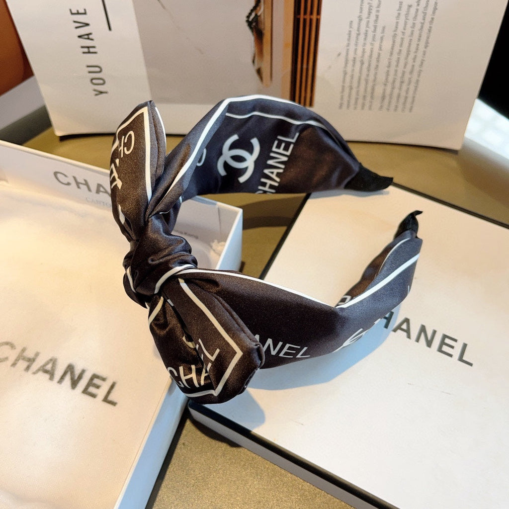 CHANEL BLACK MIX WHITE SILK HAIRBAND 358257
