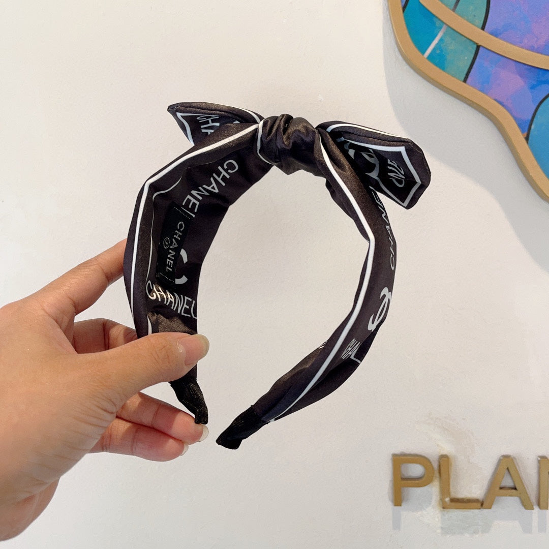 CHANEL BLACK MIX WHITE SILK HAIRBAND 358257