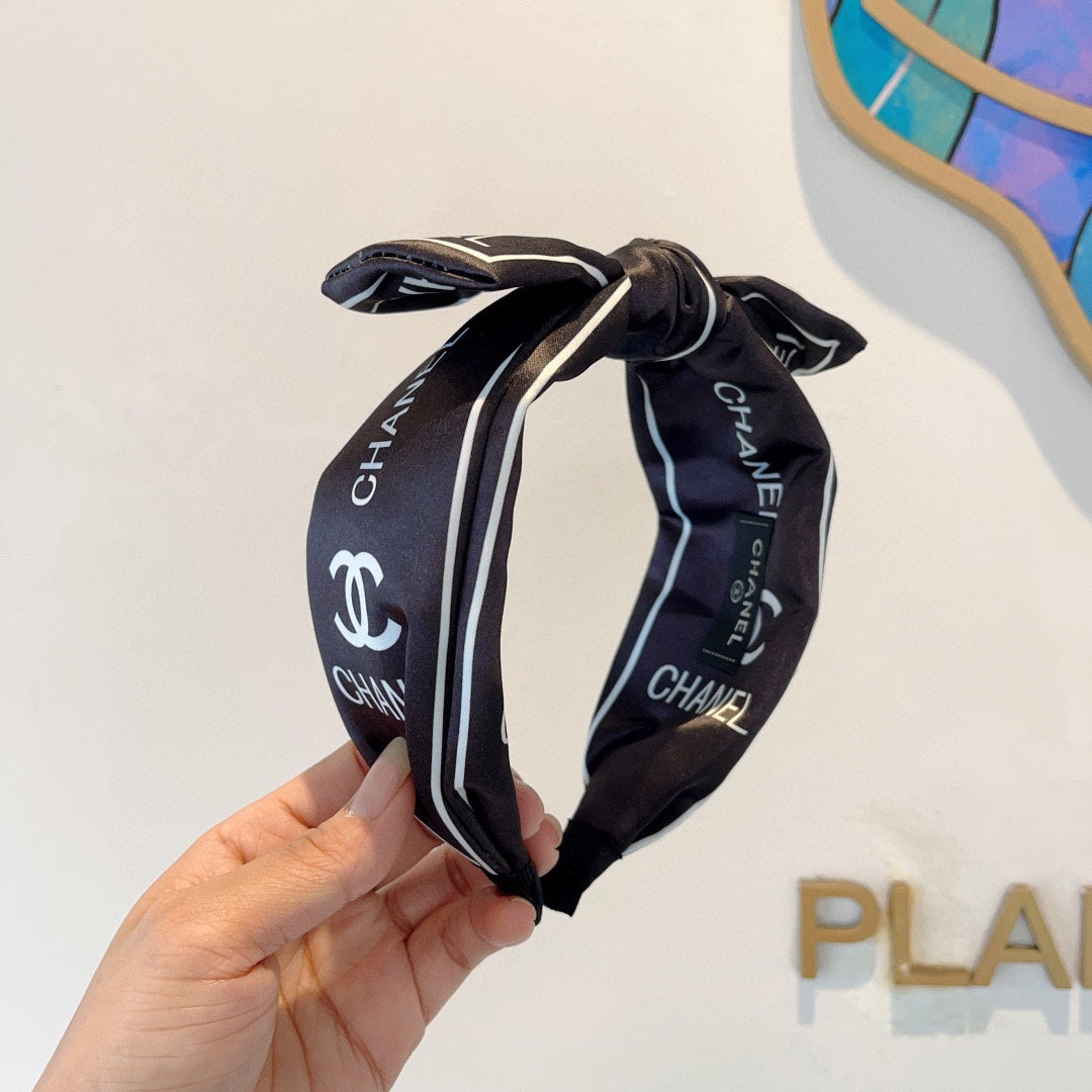 CHANEL BLACK MIX WHITE SILK HAIRBAND 358257
