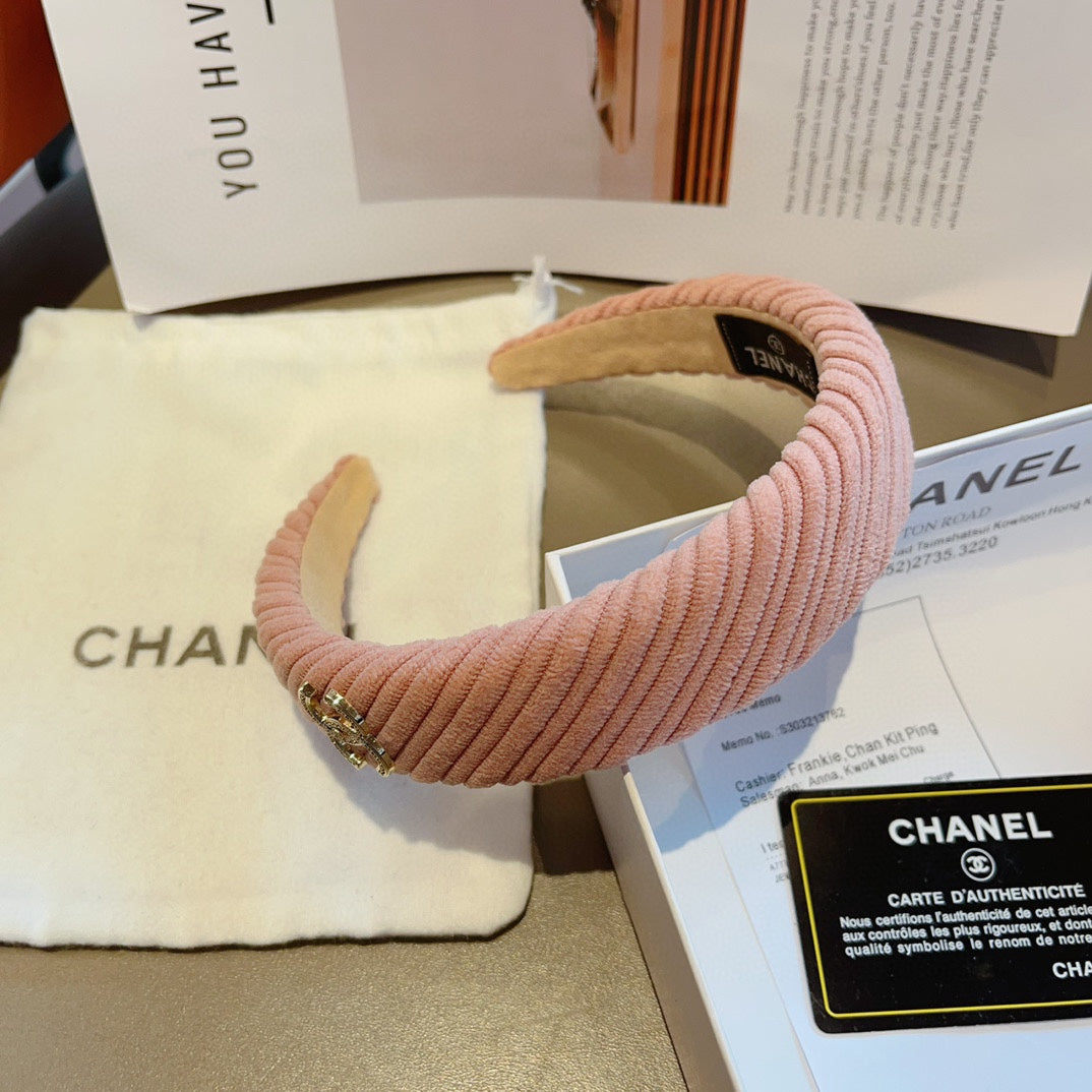 CHANEL LIGHT PINK FABRIC HAIRBAND WITH GOLD LOGO 414436