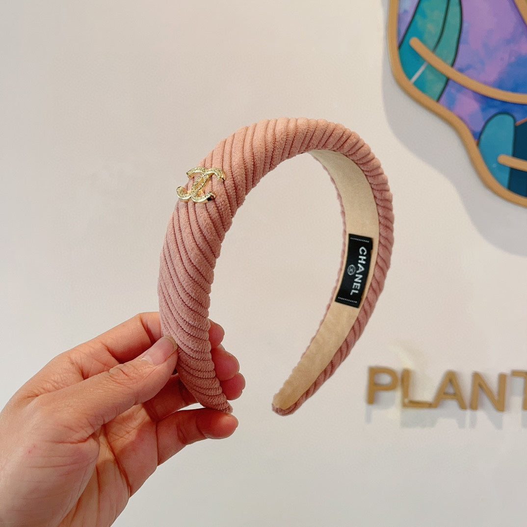 CHANEL LIGHT PINK FABRIC HAIRBAND WITH GOLD LOGO 414436