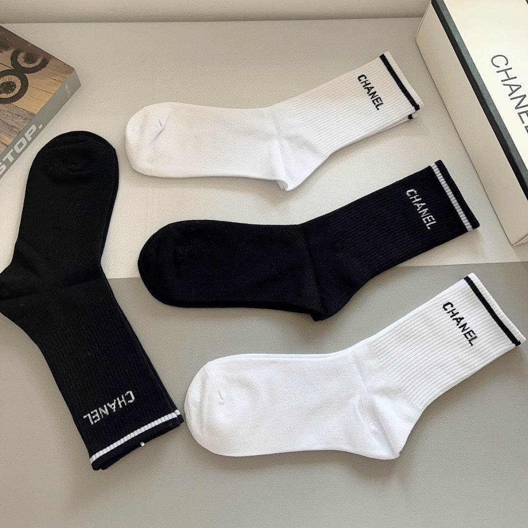 CHANEL CREW SOCKS 419081 (1 BOX )