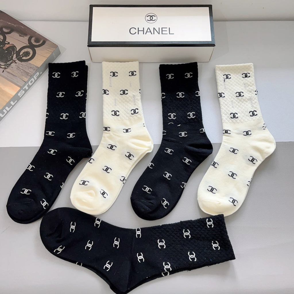 CHANEL CREW SOCKS 423777 (1 BOX)