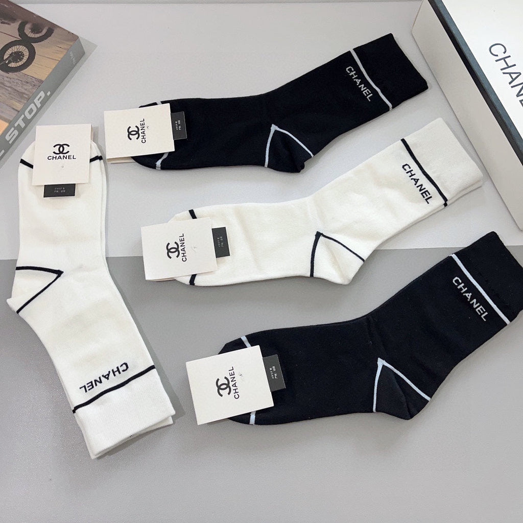 CHANEL CREW SOCKS 425625 ( 1 BOX )