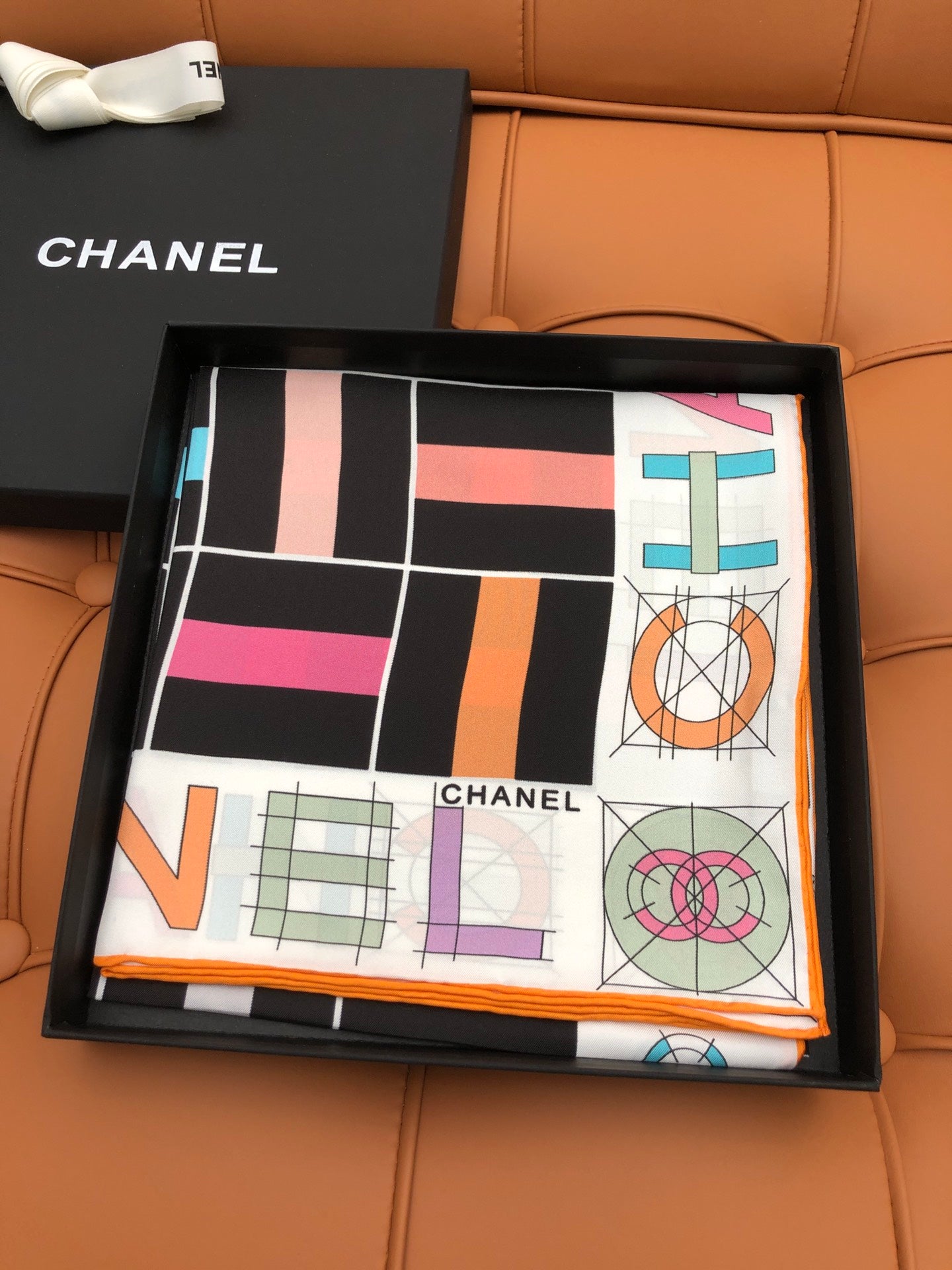 CHANEL 25S SCARF 90 IN SILK 704583