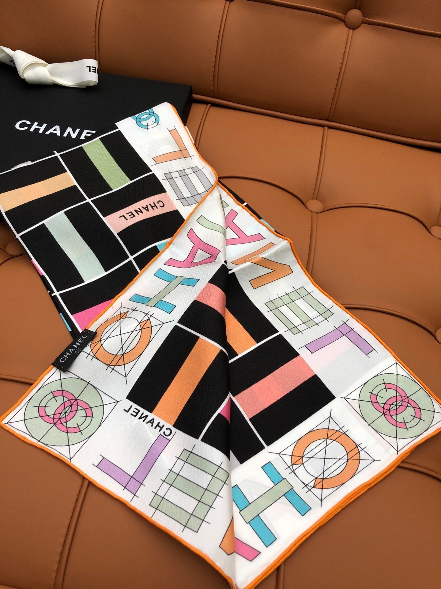 CHANEL 25S SCARF 90 IN SILK 704583