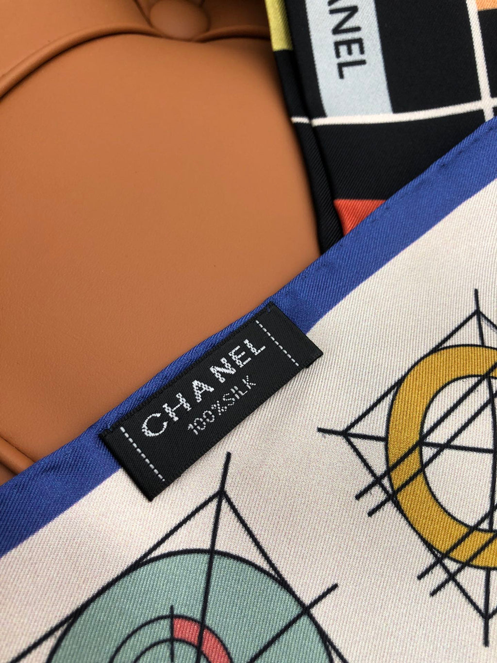 CHANEL 25S SCARF 90 IN SILK 704587