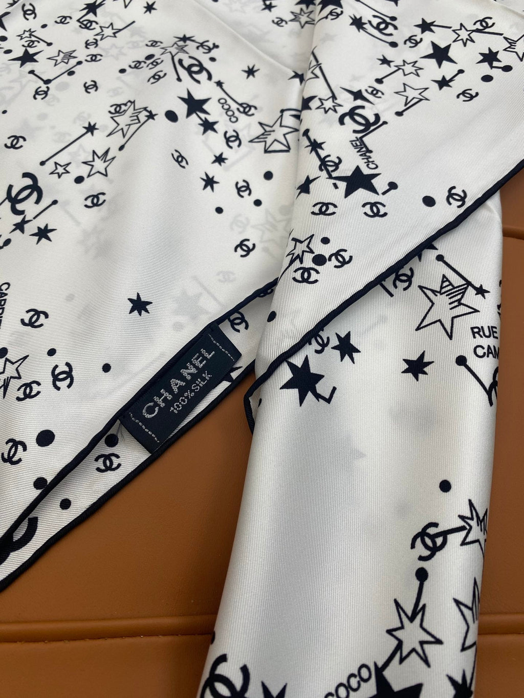 CHANEL 25S SCARF 90 IN SILK 704602