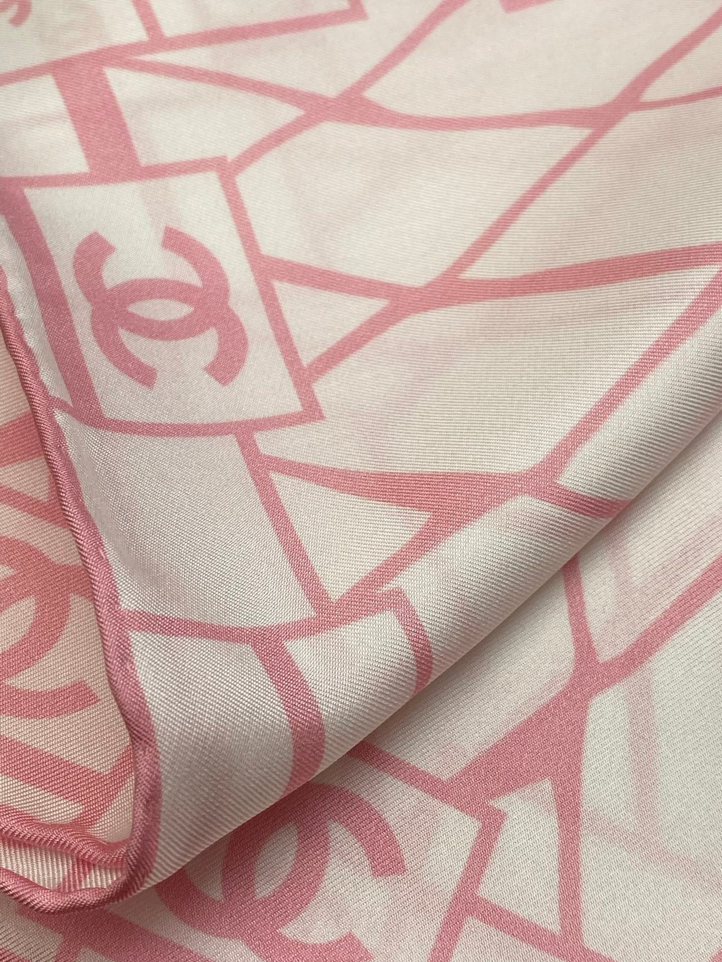 CHANEL 25S SCARF 90 IN SILK 703692