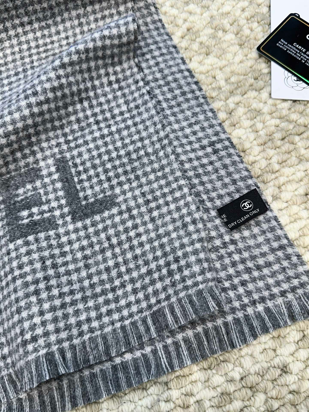 CHANEL HOUNDSTOOTH SCARF 185 CM IN SHADOW GRAY CASHMERE 393122
