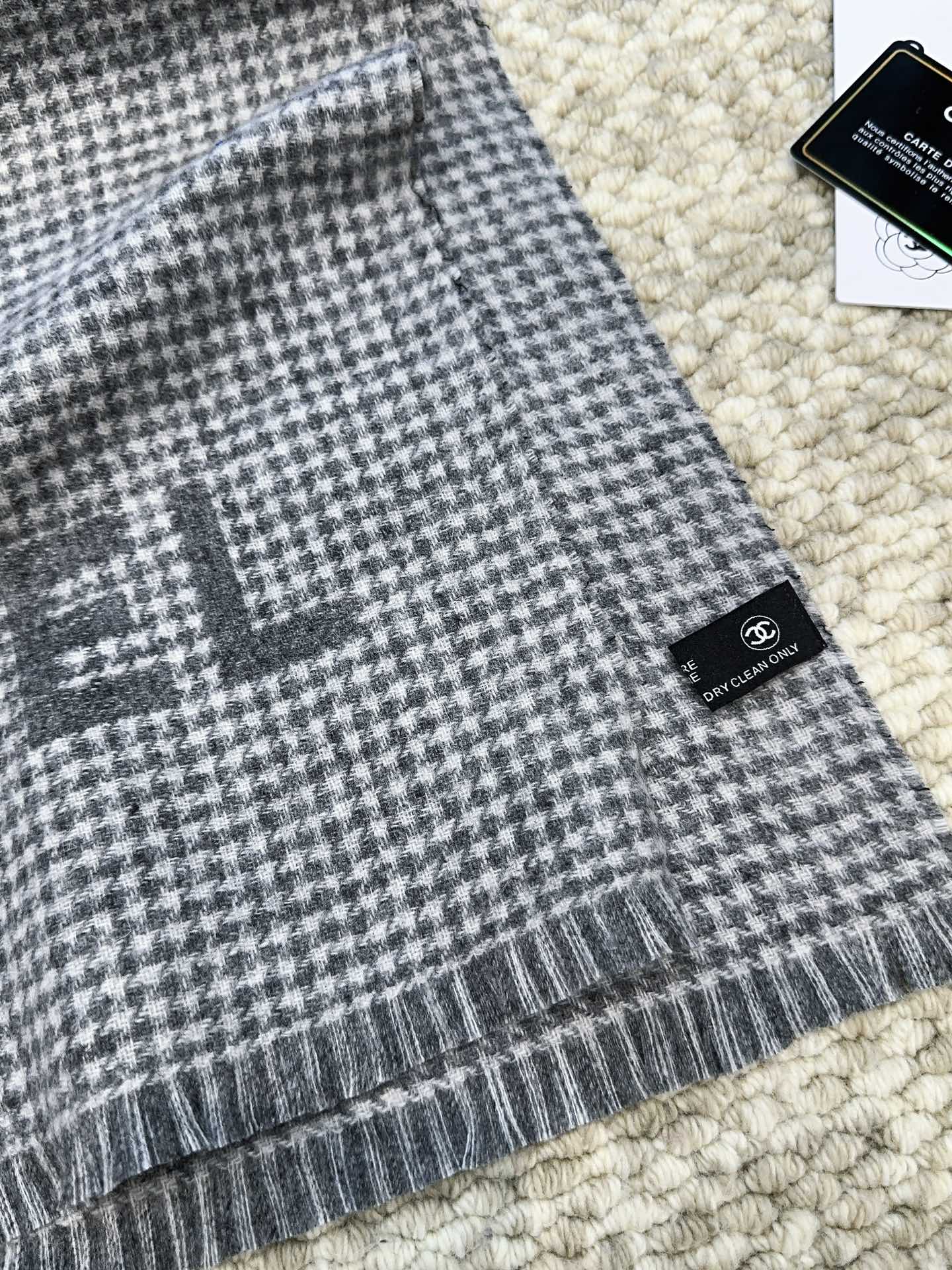 CHANEL HOUNDSTOOTH SCARF 185 CM IN SHADOW GRAY CASHMERE 393122