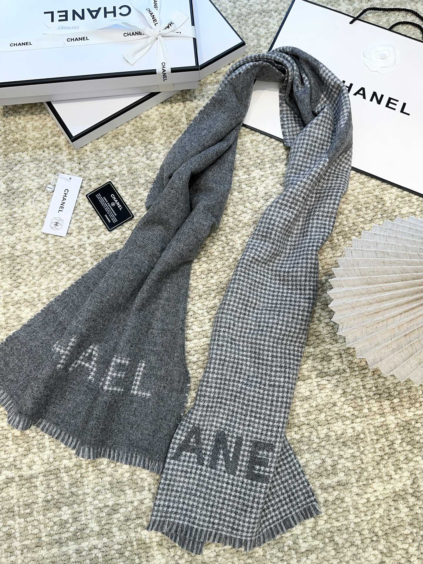 CHANEL HOUNDSTOOTH SCARF 185 CM IN SHADOW GRAY CASHMERE 393122