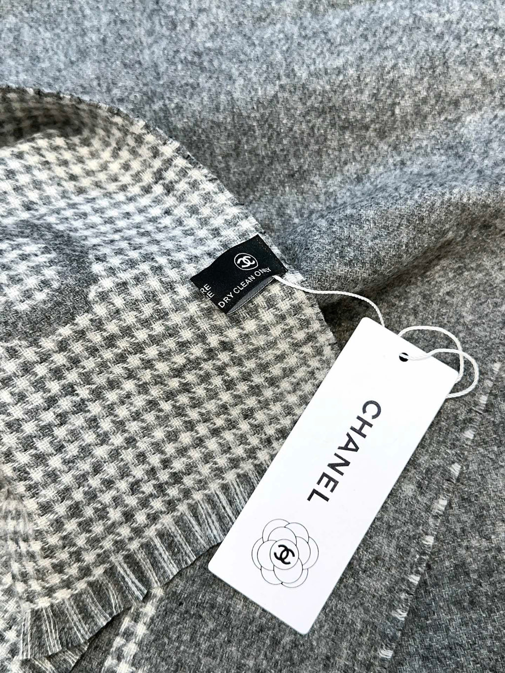 CHANEL HOUNDSTOOTH SCARF 185 CM IN SHADOW GRAY CASHMERE 393122