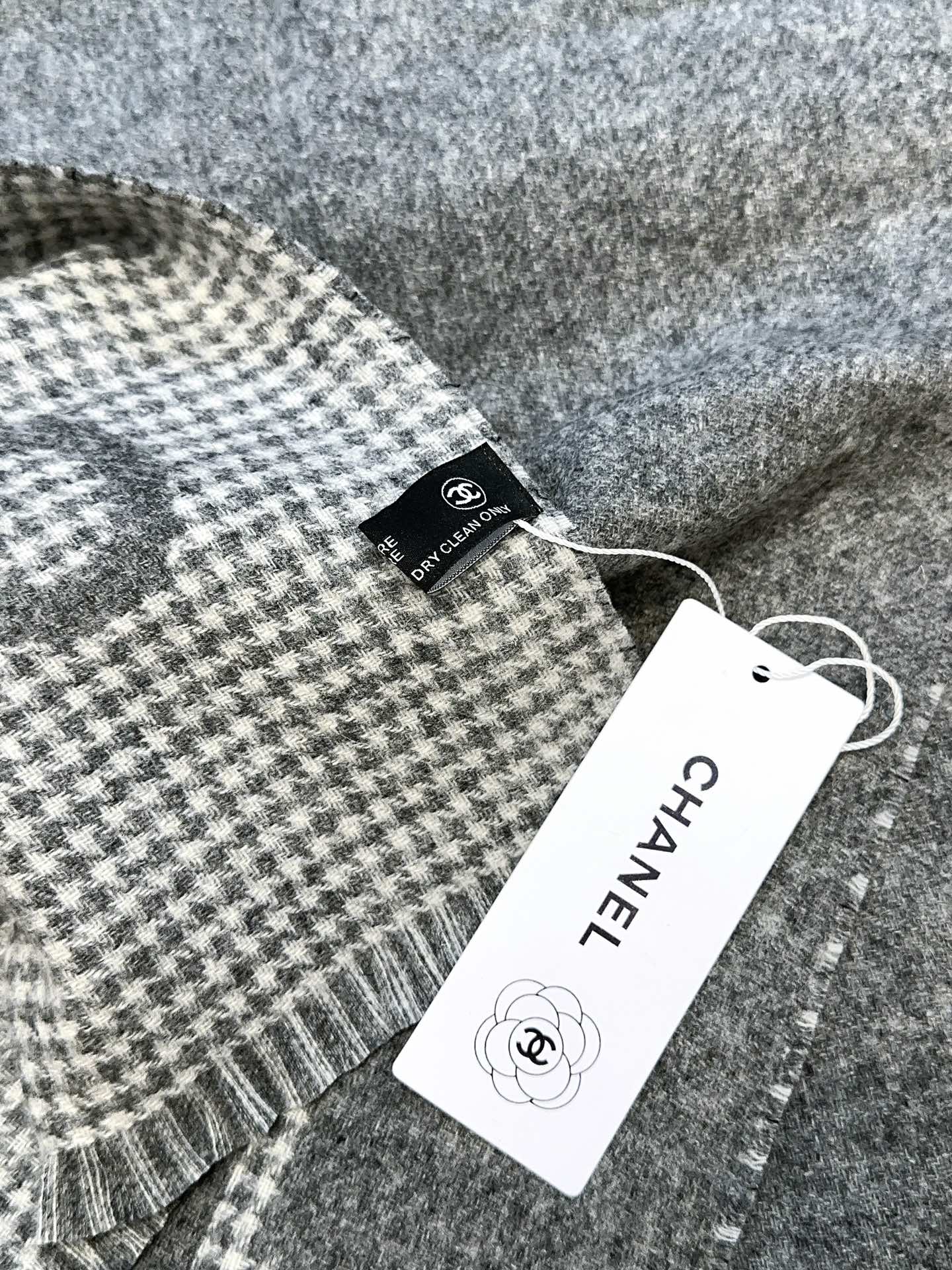 CHANEL HOUNDSTOOTH SCARF 185 CM IN SHADOW GRAY CASHMERE 393122