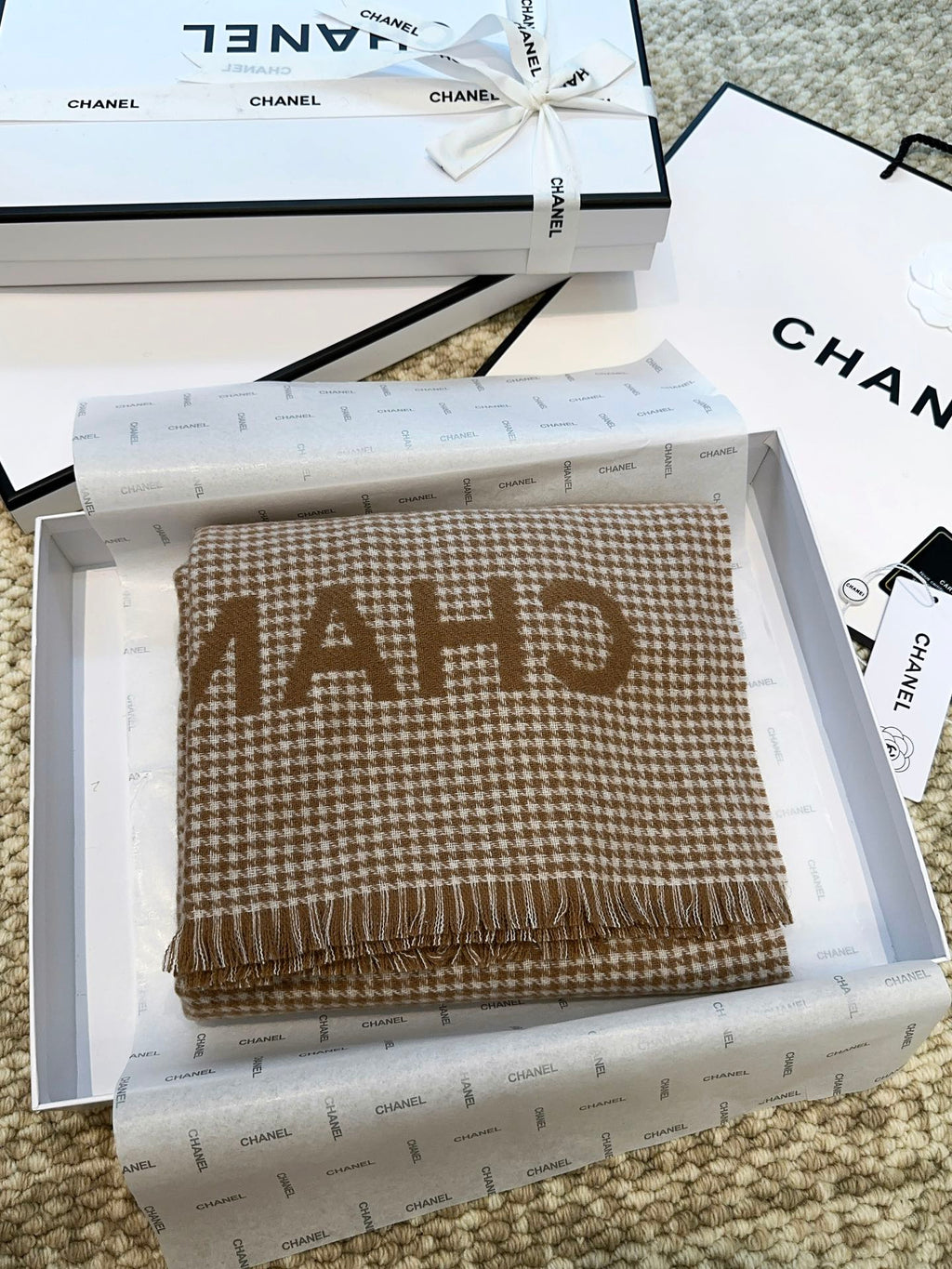 CHANEL HOUNDSTOOTH SCARF 185 CM IN CAMEL BROWN CASHMERE 393124