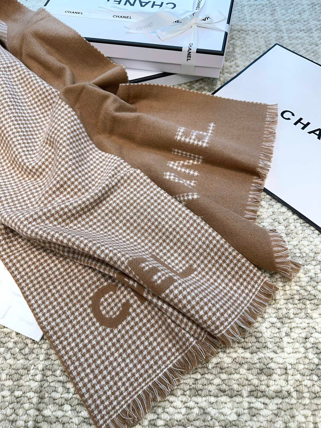 CHANEL HOUNDSTOOTH SCARF 185 CM IN CAMEL BROWN CASHMERE 393124