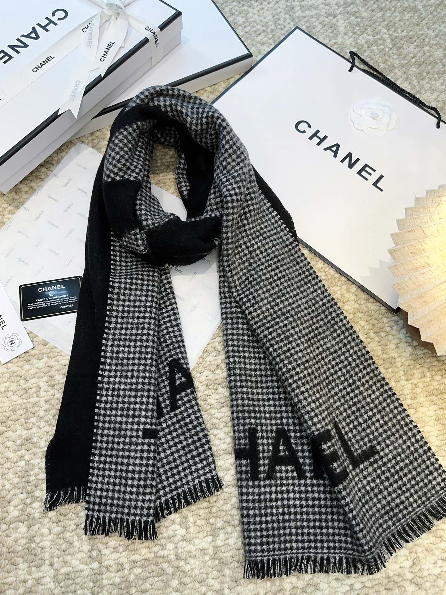 CHANEL HOUNDSTOOTH SCARF 185 CM IN BLACK CASHMERE 393123