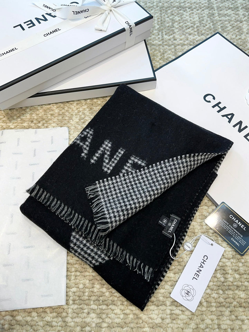 CHANEL HOUNDSTOOTH SCARF 185 CM IN BLACK CASHMERE 393123