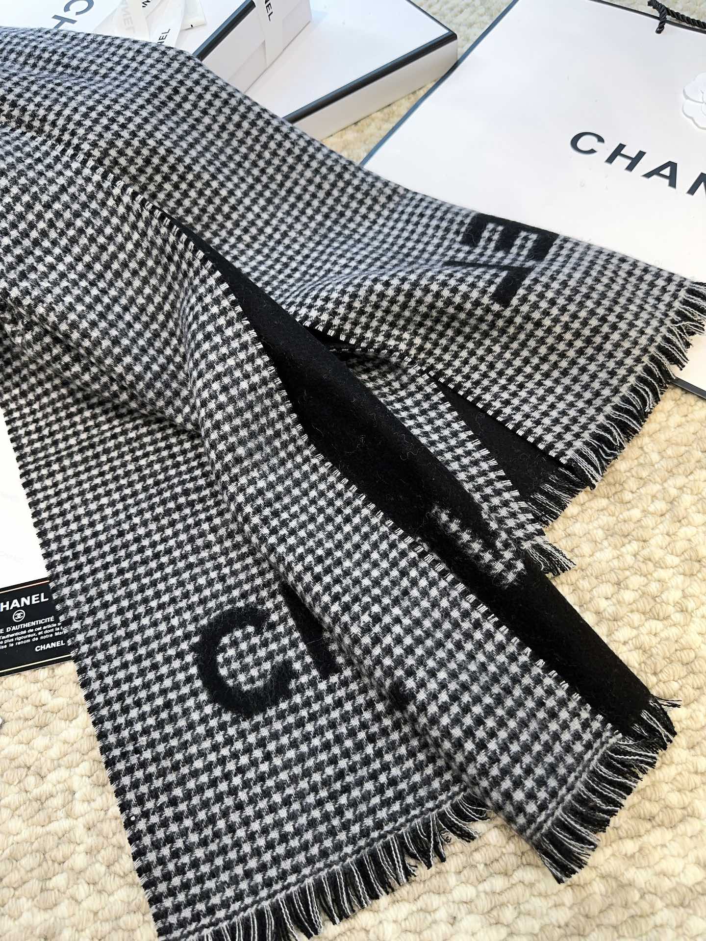 CHANEL HOUNDSTOOTH SCARF 185 CM IN BLACK CASHMERE 393123