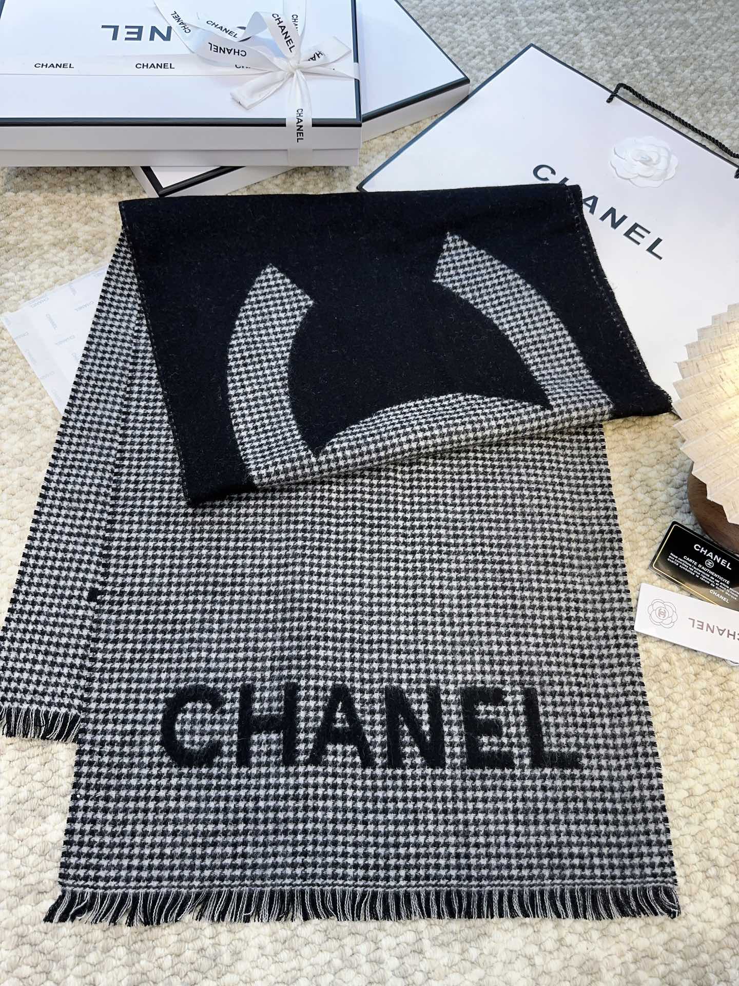 CHANEL HOUNDSTOOTH SCARF 185 CM IN BLACK CASHMERE 393123