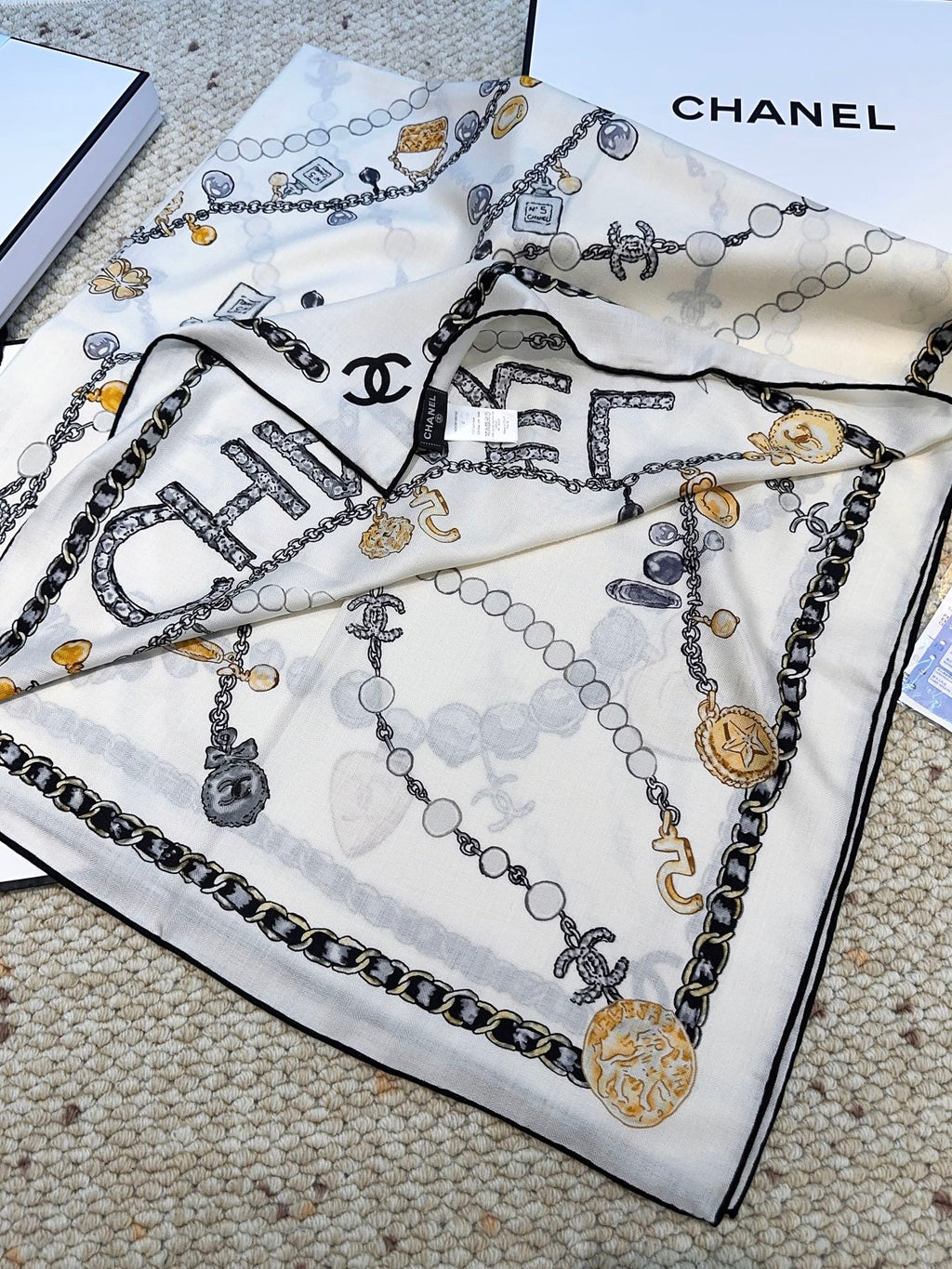 CHANEL 25S SCARF 140 CM IN CASHMERE SILK 943929