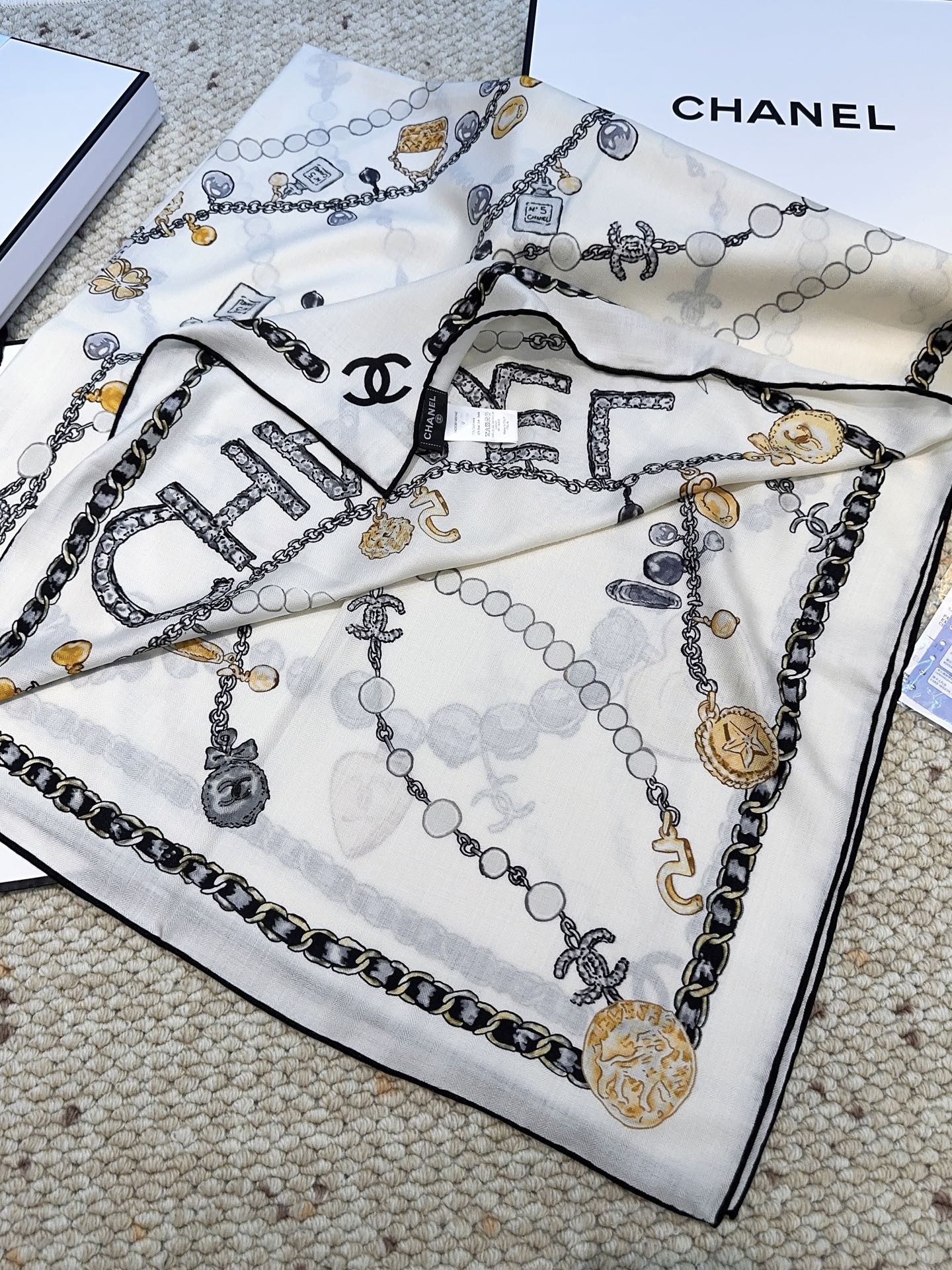 CHANEL 25S SCARF 140 CM IN CASHMERE SILK 943929
