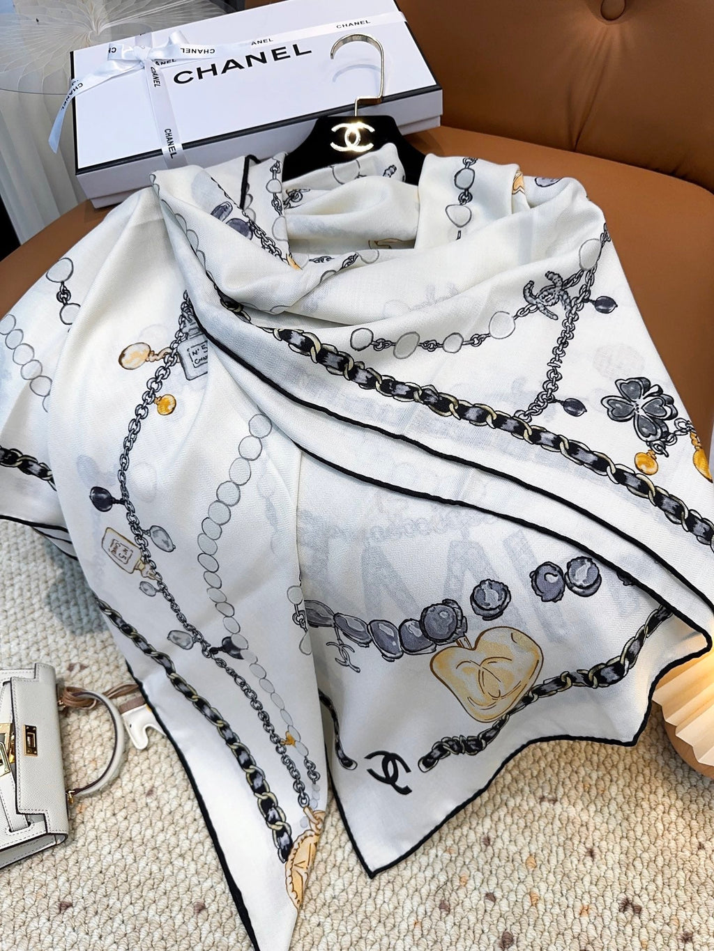 CHANEL 25S SCARF 140 CM IN CASHMERE SILK 943929