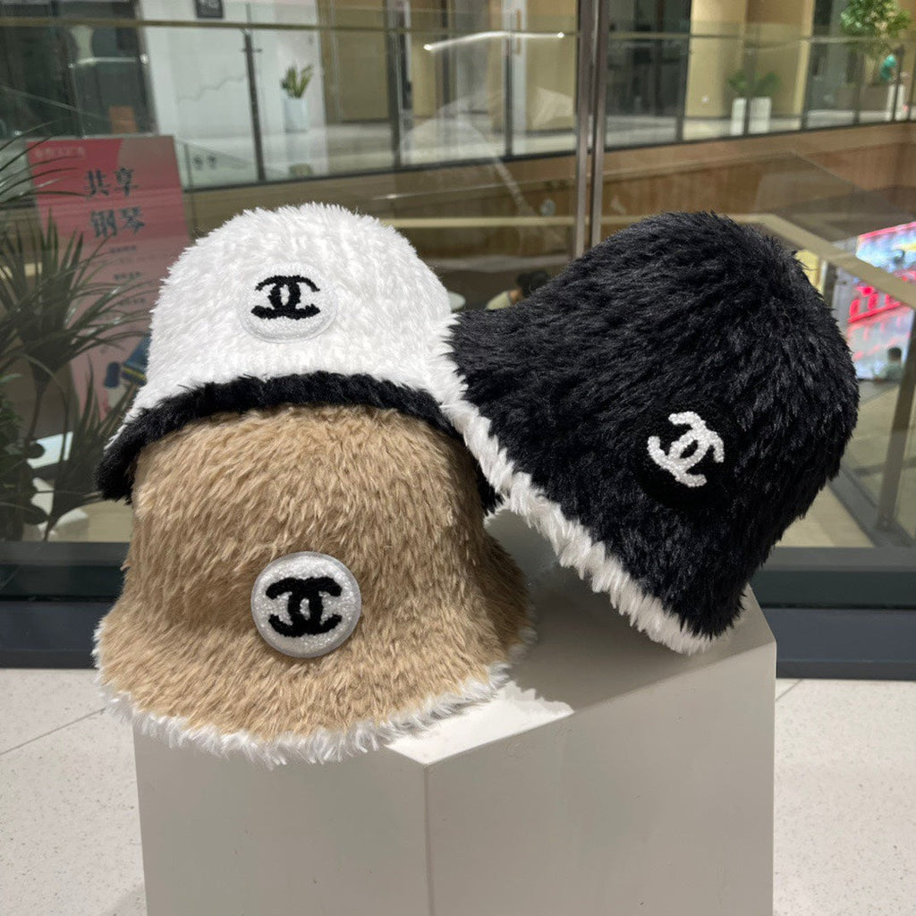 CHANEL BUCKET HAT IN WHITE MIX BLACK LAMB FUR 420891
