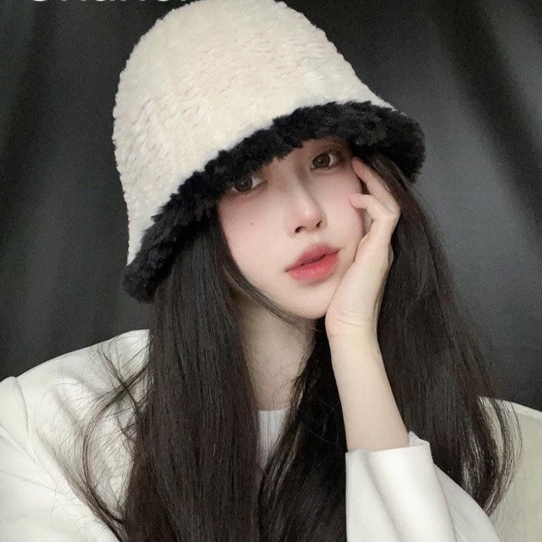 CHANEL BUCKET HAT IN WHITE MIX BLACK LAMB FUR 420891