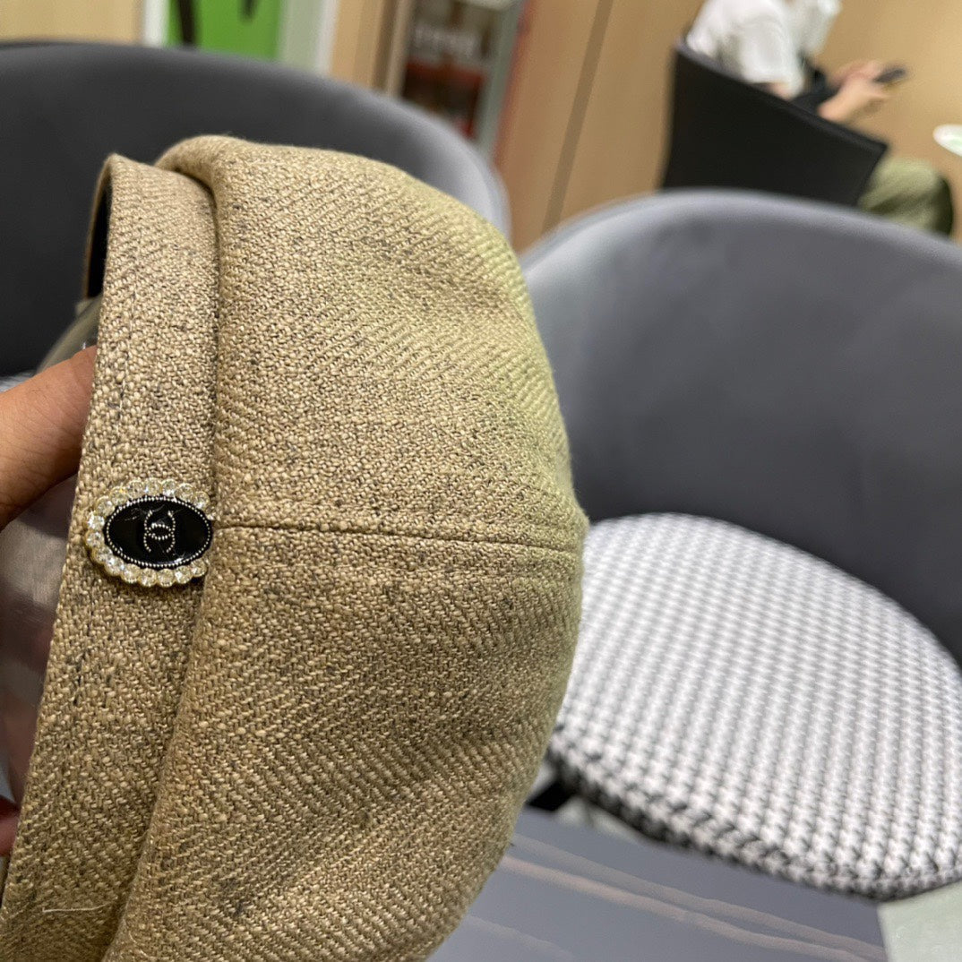 CHANEL BERET HAT IN PEANUT BROWN FABRIC 420942