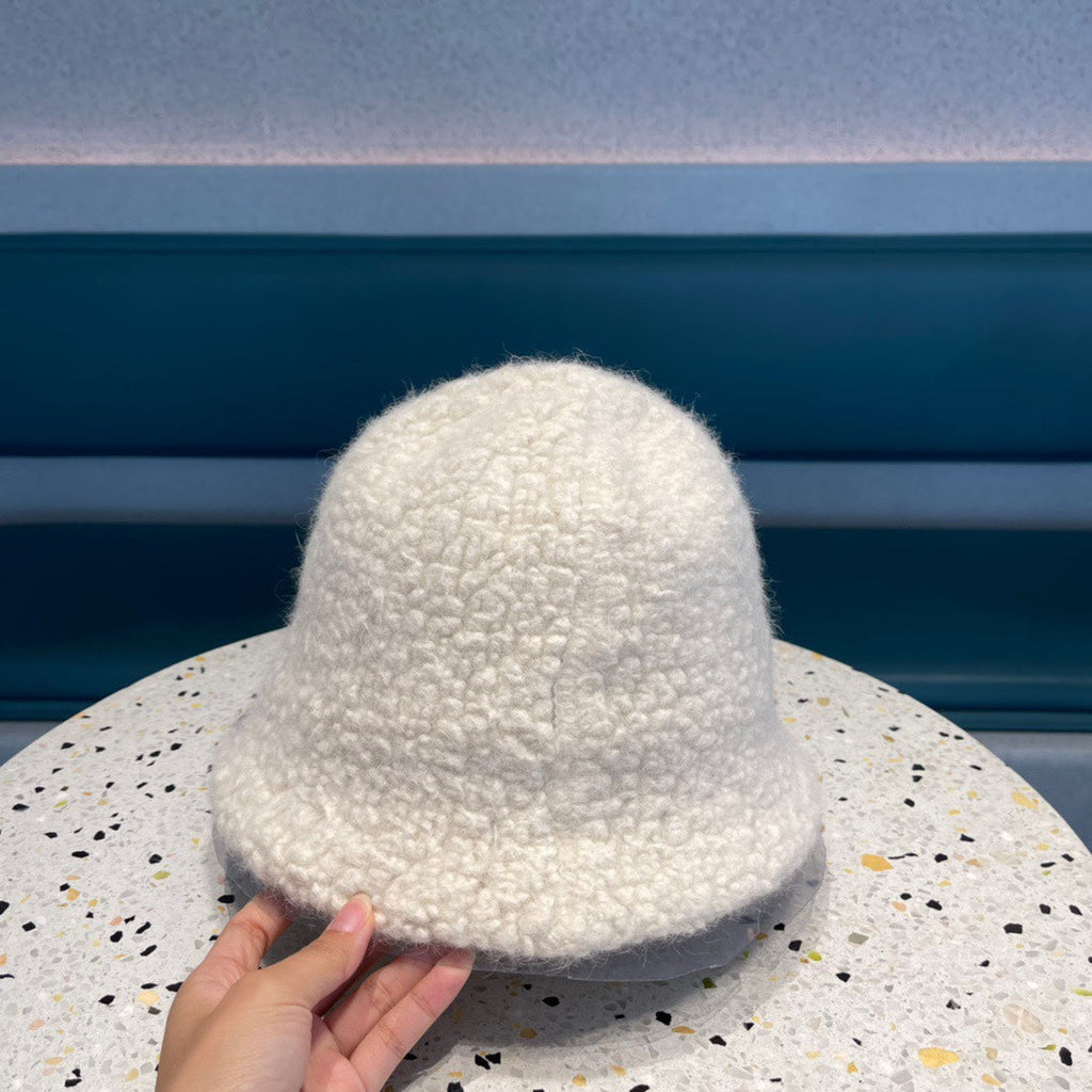CHANEL BUCKET HAT IN WHITE LAMB FUR 422035