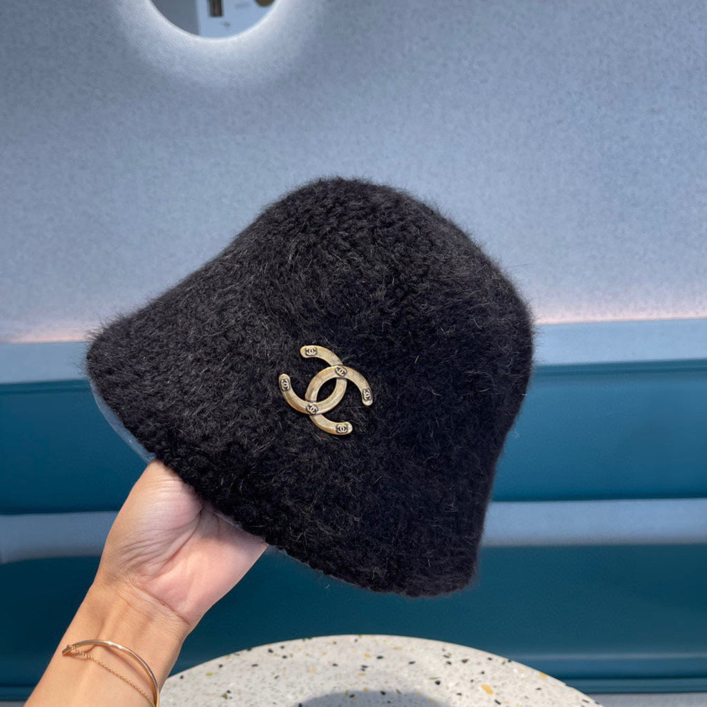 CHANEL BUCKET HAT IN BLACK LAMB FUR 422036