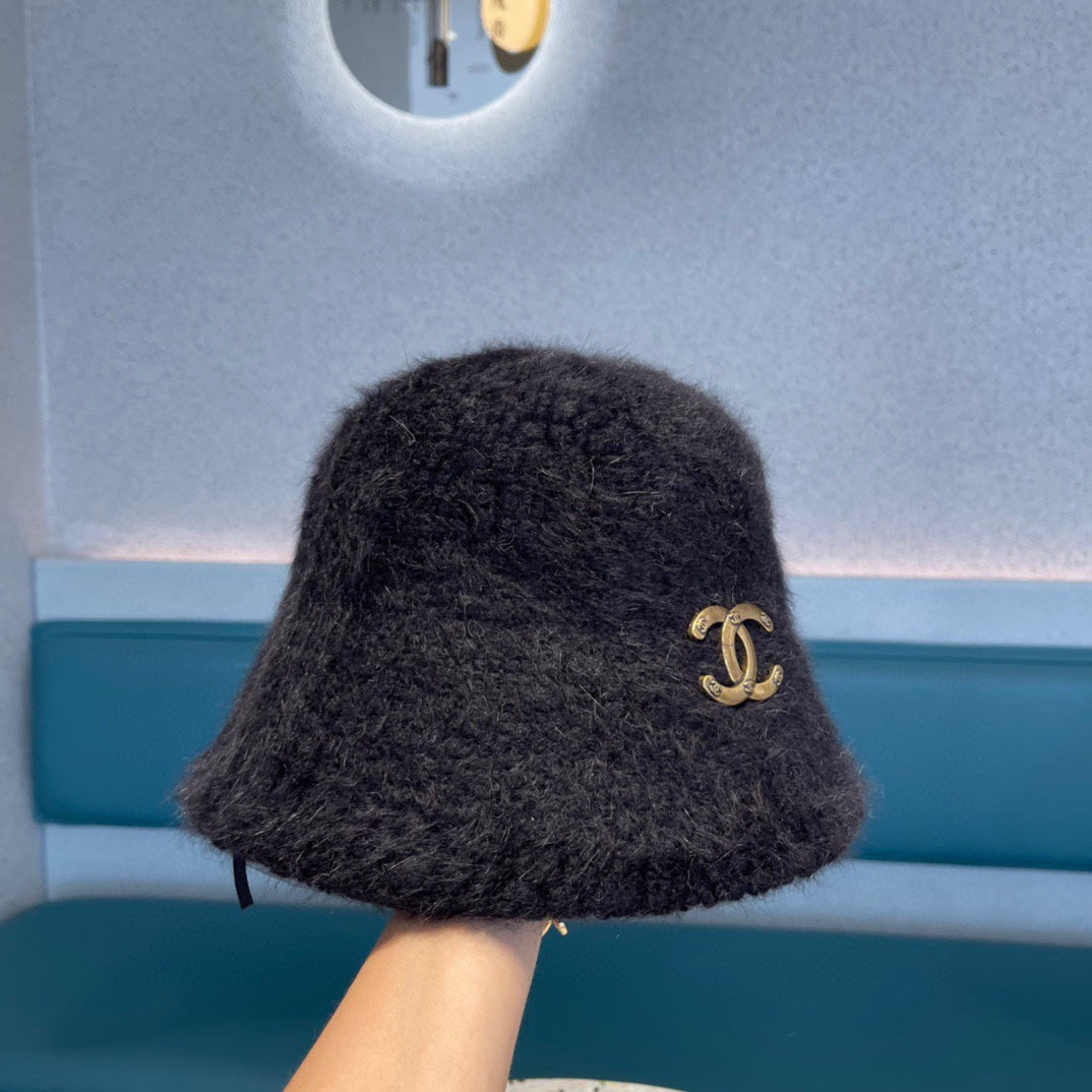CHANEL BUCKET HAT IN BLACK LAMB FUR 422036