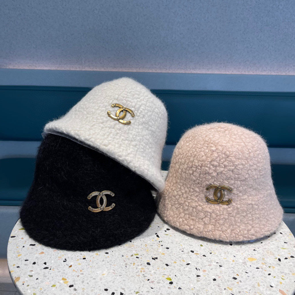 CHANEL BUCKET HAT IN BLACK LAMB FUR 422036