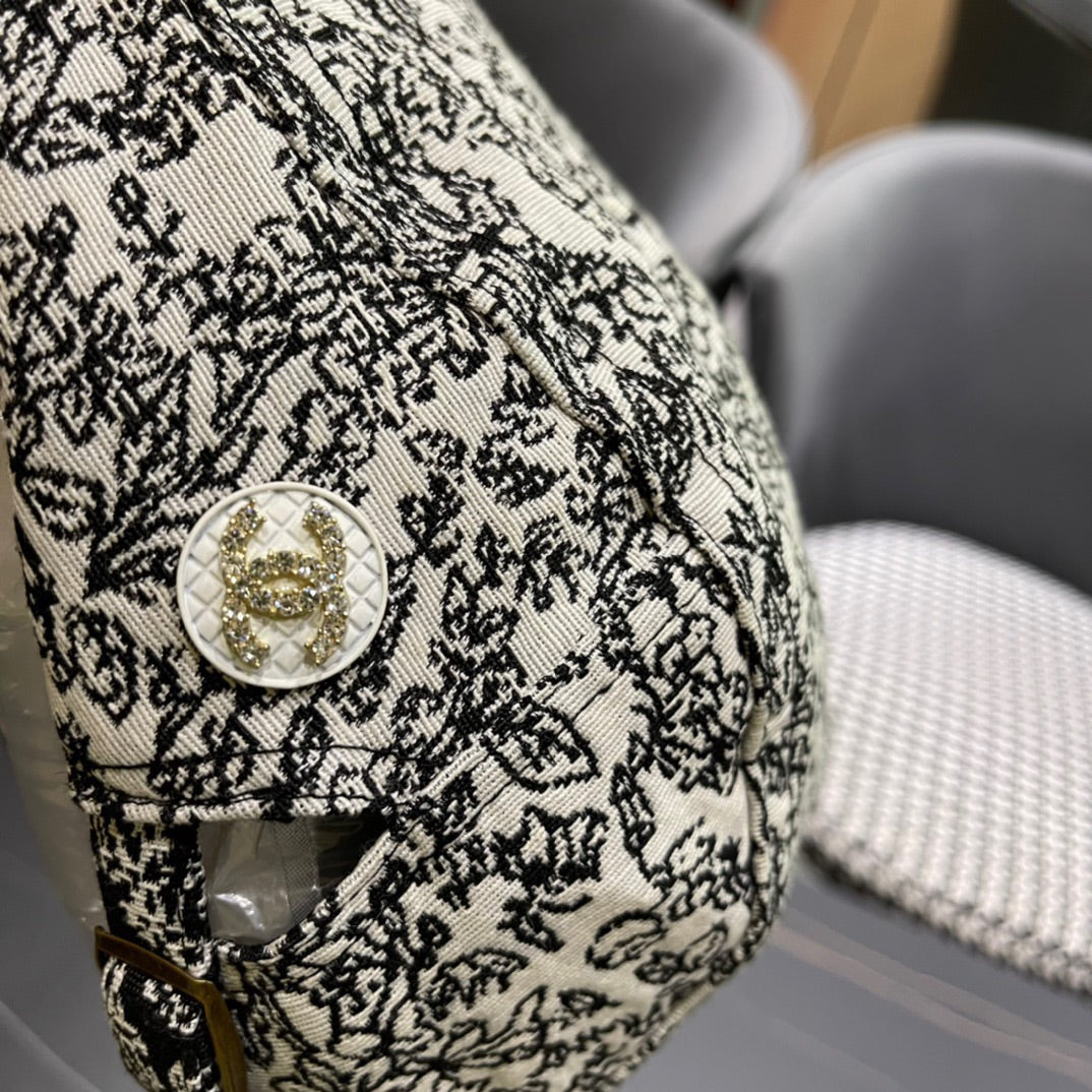CHANEL BAKER BOY CAP IN WHITE MIX BLACK FABRIC 431518