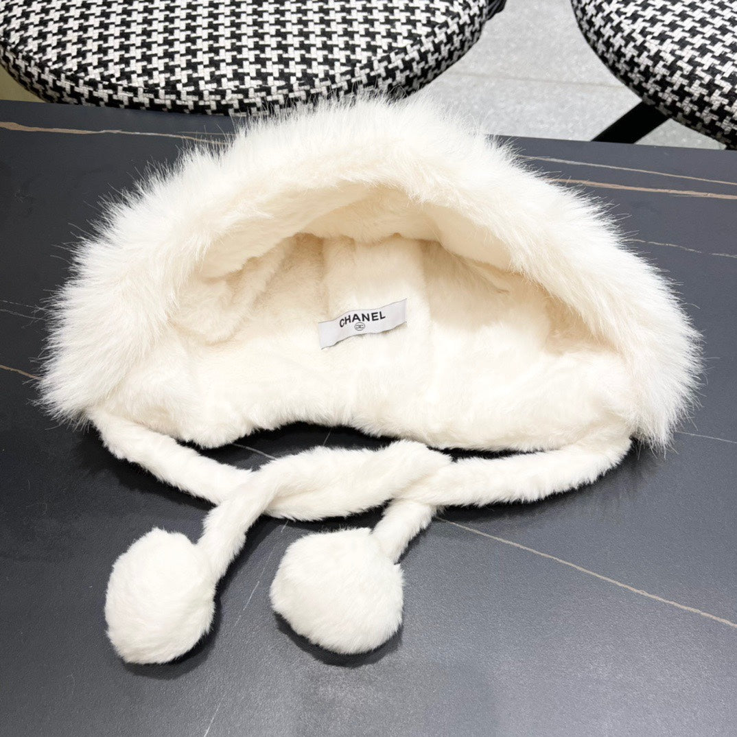 CHANEL BEANIE HAT IN WHITE FLEECE AND WOOL 433166