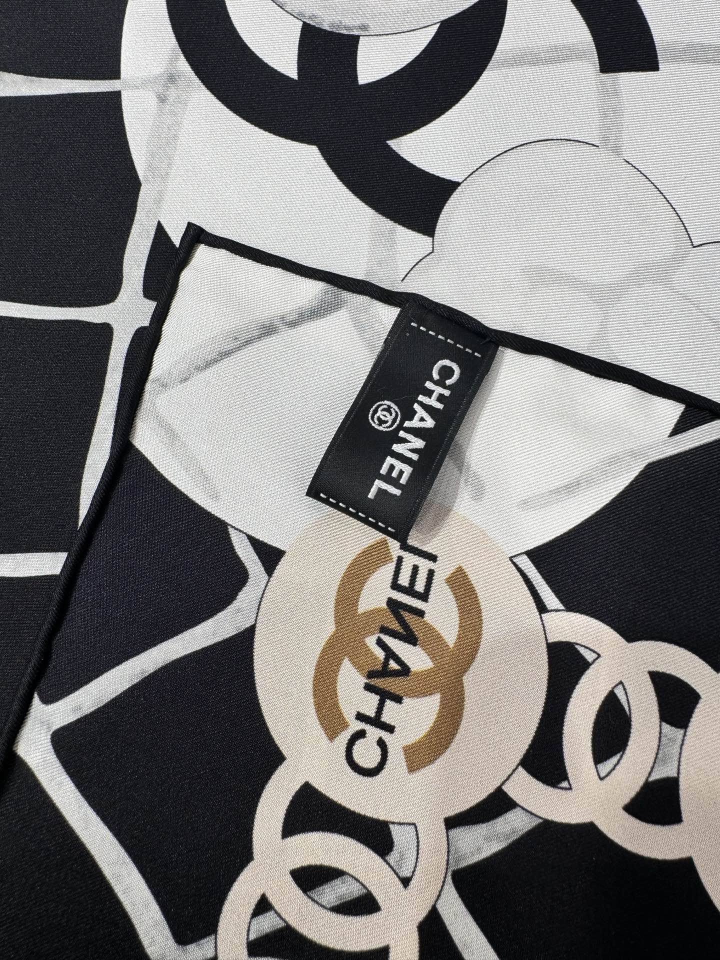 CHANEL 25S SCARF 90 IN CASHMERE SILK 737220