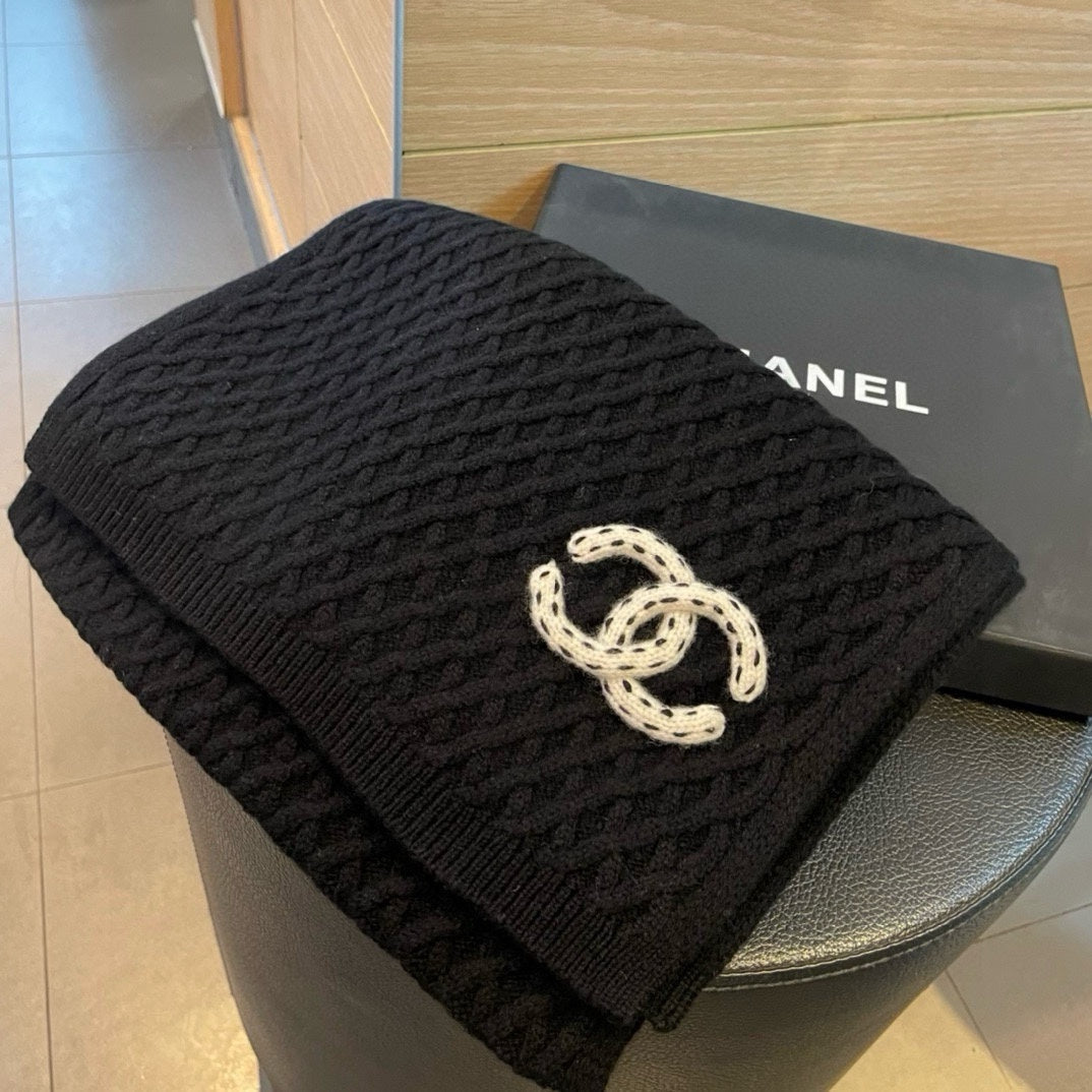 CHANEL SCARF 170 CM IN BLACK CASHMERE WITH WHITE LOGO 401989