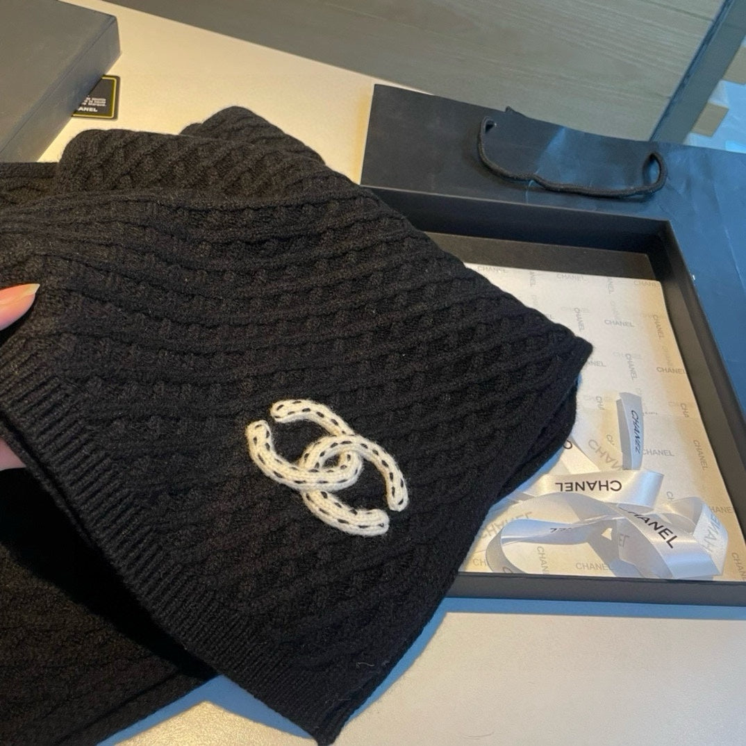 CHANEL SCARF 170 CM IN BLACK CASHMERE WITH WHITE LOGO 401989
