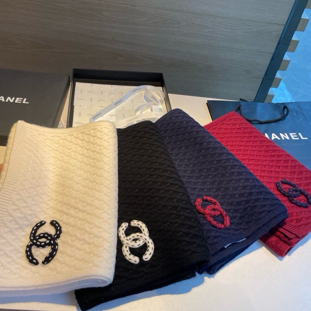CHANEL SCARF 170 CM IN BLACK CASHMERE WITH WHITE LOGO 401989
