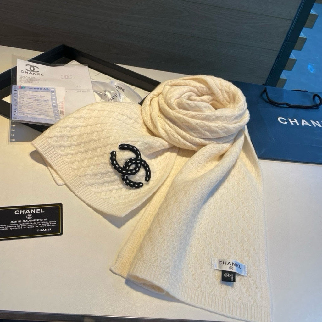 CHANEL SCARF 170 CM IN WHITE CASHMERE WITH BLACK LOGO 401990
