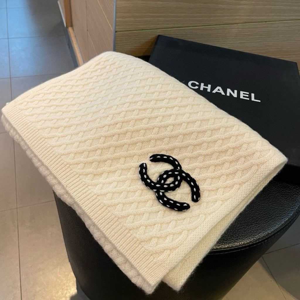 CHANEL SCARF 170 CM IN WHITE CASHMERE WITH BLACK LOGO 401990