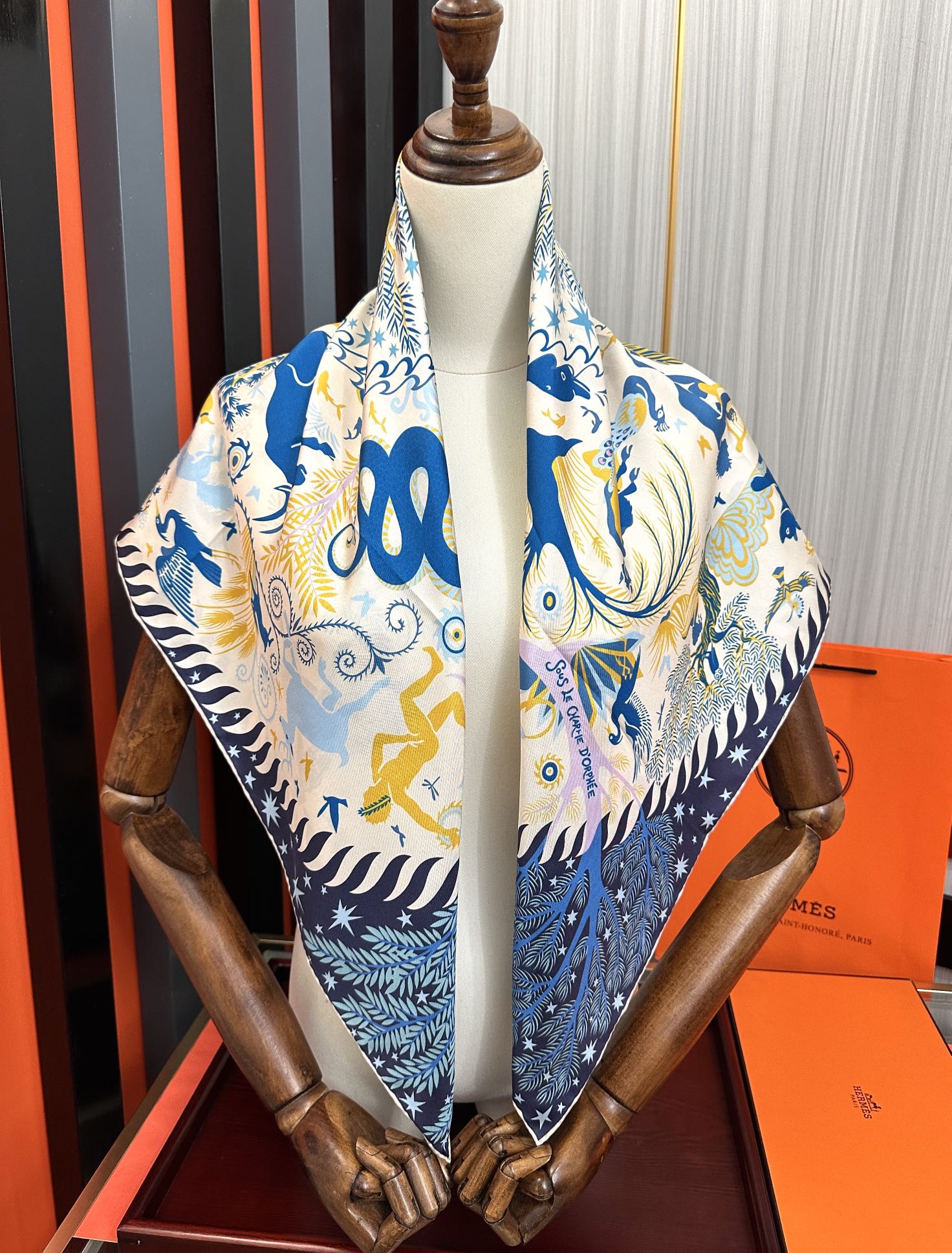 CHANEL 25S SCARF 90 IN SILK 709580