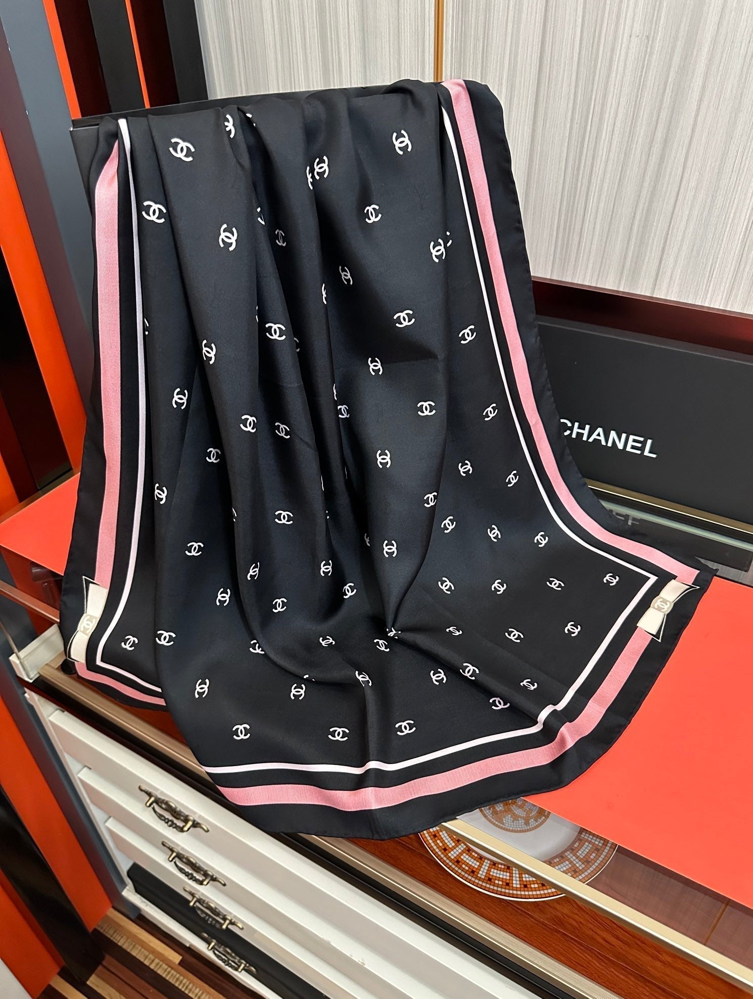 CHANEL 25S SCARF 90 IN SILK 730537