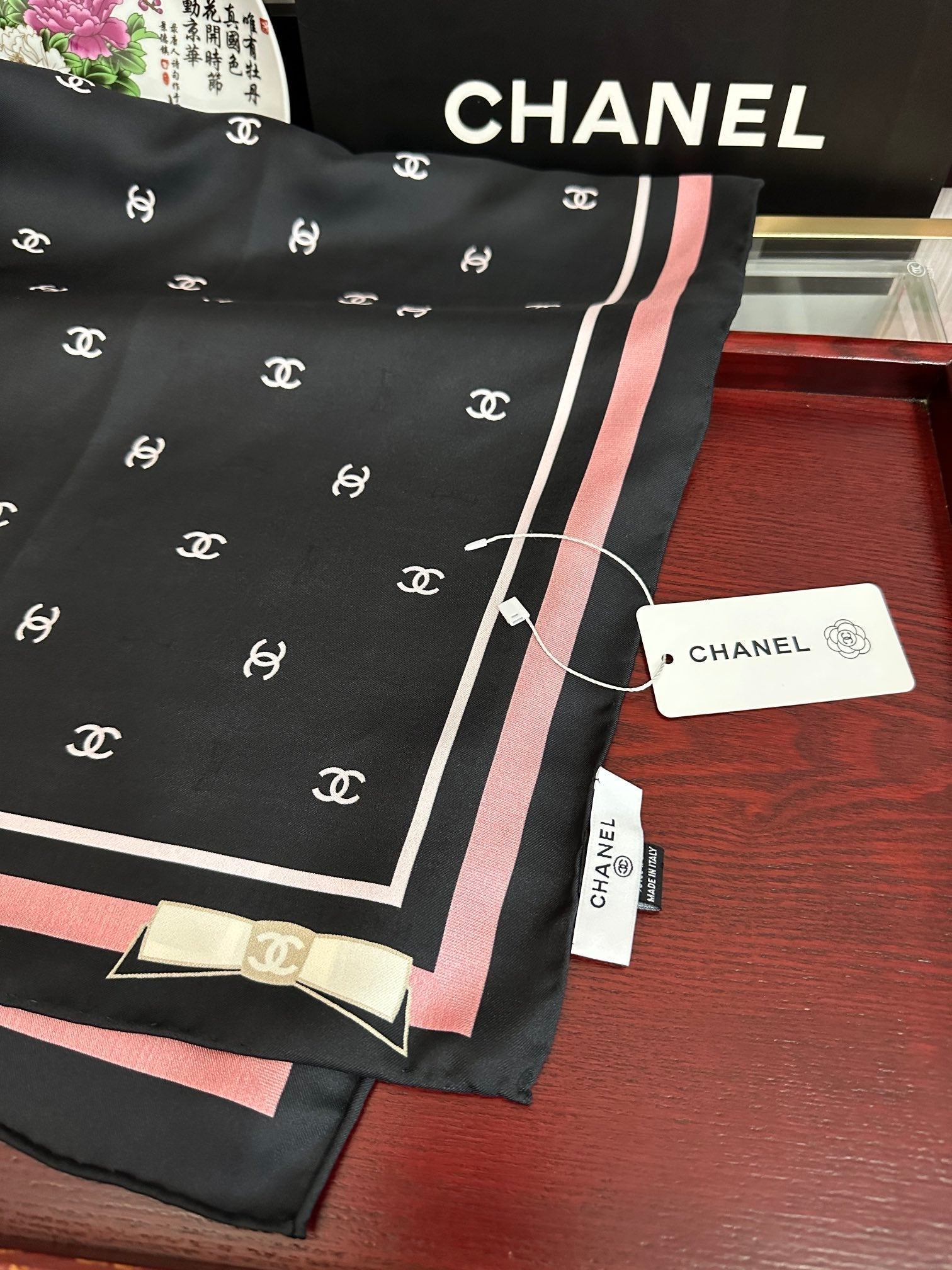 CHANEL 25S SCARF 90 IN SILK 730537