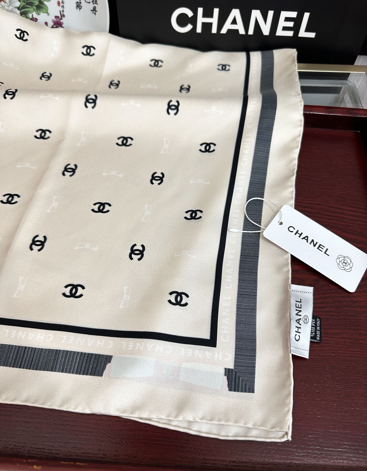 CHANEL 25S SCARF 90 IN SILK 730538